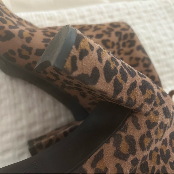 Stuart Weitzman, Lofty Bootie, Leopard Print, Brown Black 5. Pristine Condition! - Picture 13 of 16